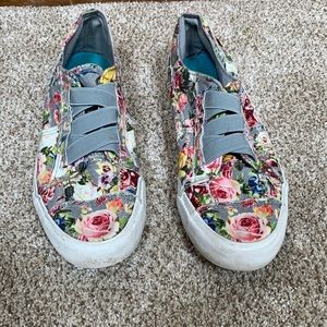 Floral slip on shoes, size 9